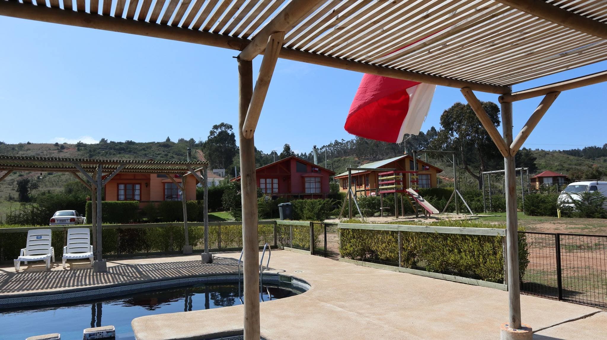 Piscina exterior y quincho