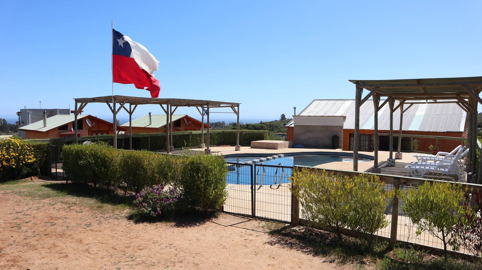 Piscina con vista al valle